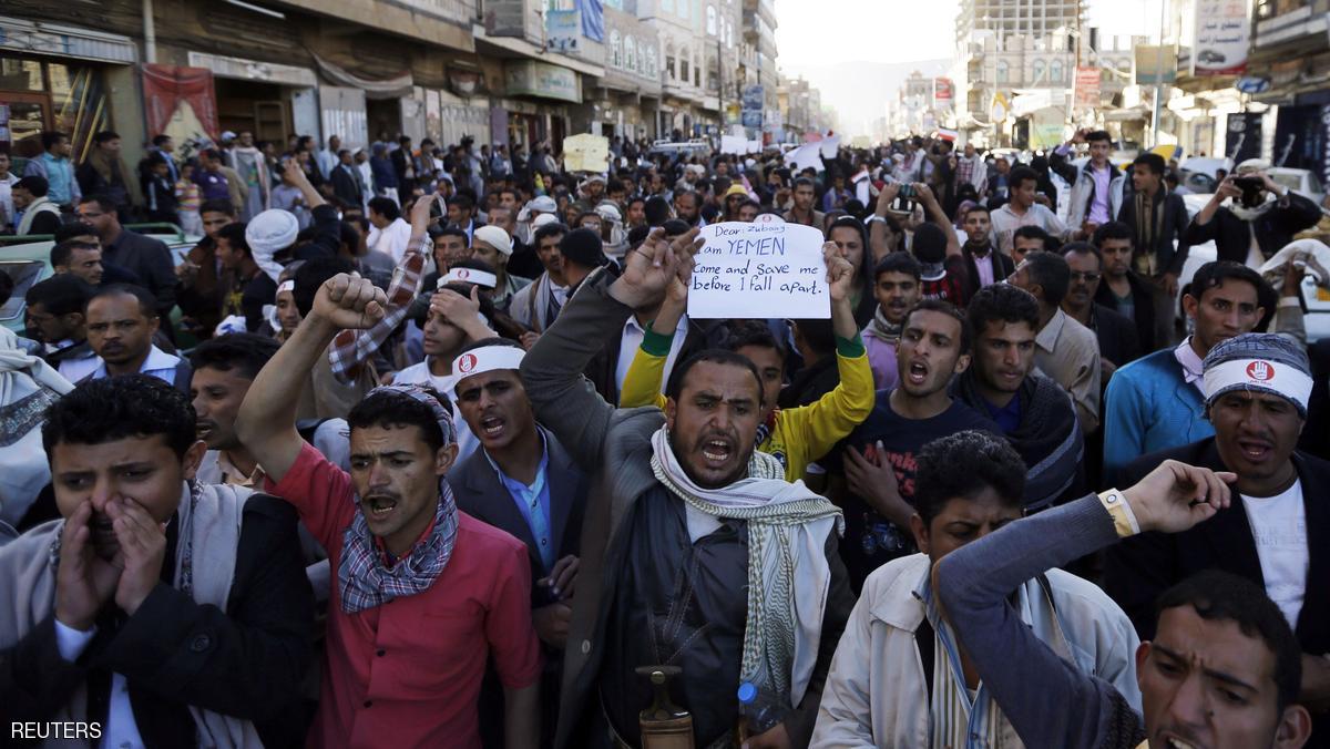 الحوثيون يخططون لفصل آلاف الموظفين