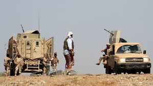 مقتل قيادي من مليشات الحوثي ومعارك عنيفة في محيط معسكر خالد بن الوليد في جبهة الساحل الغربي