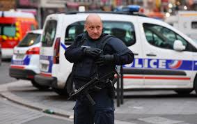 اعتقالة شرطة باريس  مجرما ذبح والده وشقيقه
