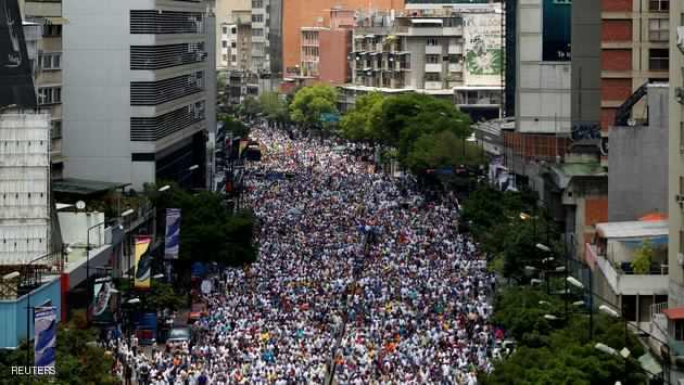 فنزويلا.. الاحتجاجات تجتاح معقل الحزب الحاكم وتهدد الرئيس