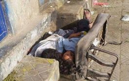 صنعاء:كرسي بائع القات يأوي طفلين شردتهما الحرب