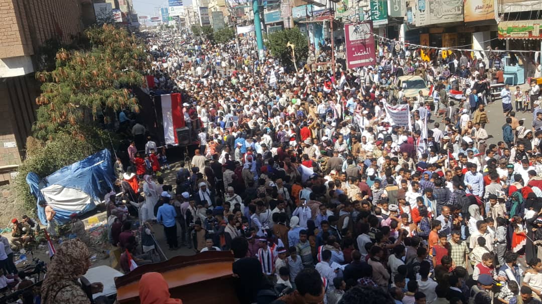 الآلاف من أبناء تعز يحتفلوا بالذكرى الثامنة لثورة 11 فبراير.