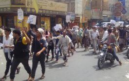 مسيرة لأصحاب البسطات والعربيات في تعز