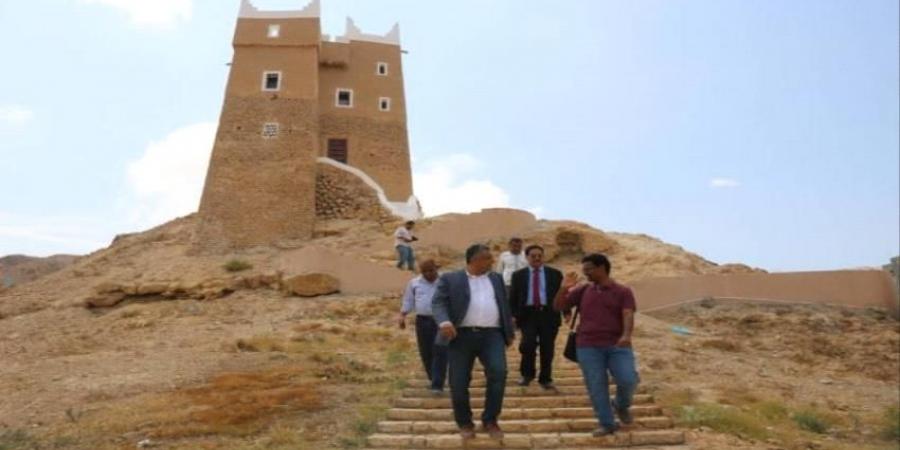 وزير الثقافة يزور حصن الغويزي ويطّلع على سير العمل في مشروع إعادة تأهيله