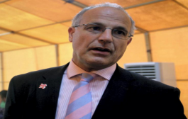 السفير البريطاني: يمنيون يرون الحرب هي الحل الوحيد لبلادهم