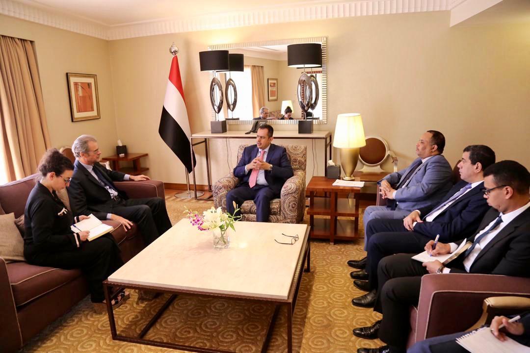 الحكومة اليمنية: نحن حريصون على السلام ولن نسمح بتدمير الاقتصاد