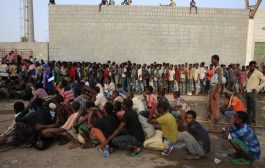 جهود دولية تسعى لإطلاق سراح آلاف المهاجرين الافارقة محتجزين جنوب اليمن.