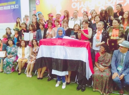 المشهري عبقرية يمنية تحصد جوائز دولية كبيرة وترفع علم اليمن
