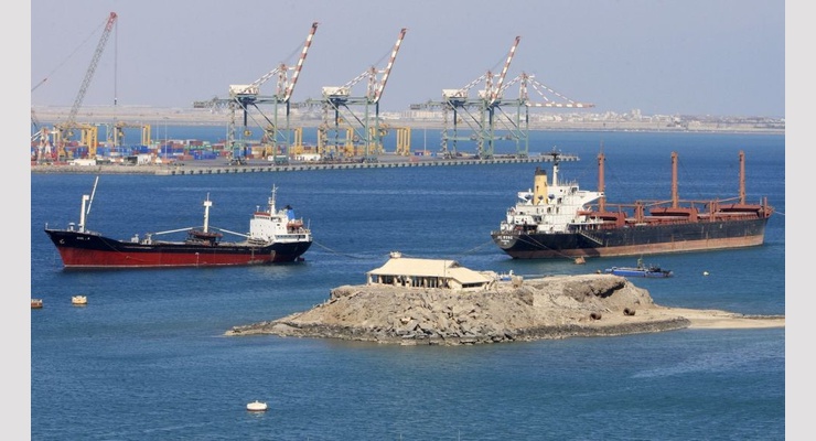 الحكومة تعلن إيقاف اعتماد إحدى الشركات المستوردة للمشتقات النفطية في اليمن