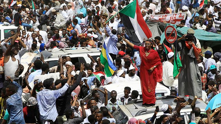 السودان : مقتل 5 متظاهرين بالرصاص الحي في تظاهرات بمدينة الأبيض