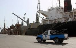 مليشيات الحوثي تحتجز عدد من السفن وتمنع دخولها الحديدة