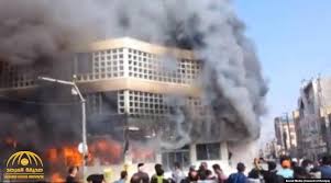 بالفيديو.. محتجون إيرانيون يحرقون مبنى المصرف الوطني في احتجاجات عنيفة اليوم السبت