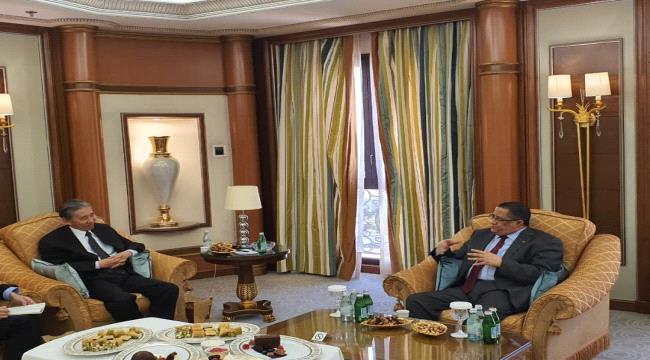 الخبجي يلتقي السفير الصيني لدى اليمن في العاصمة السعودية الرياض