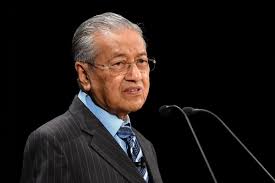 رئيس وزراء ماليزيا مهاتير محمد يقدم استقالته