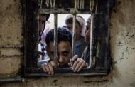 وفاة أم مختطف أمام أحد السجون الحوثية بمحافظة إب