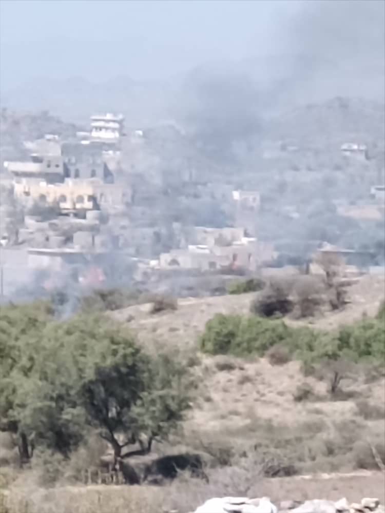 احراق مساحات شاسعة من مزارع السكان بمنطقة الفاخر شمال الضالع