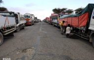 اضراب سائقي الشاحنات وانعدام لمادة الغاز في مدينة تعز