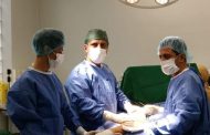 فريق طبي بهيئة مستشفى الثورة ينجح بزراعة مفصل صناعي لسيدة ستينية