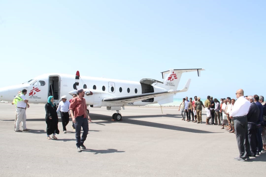 أول طائرة مدنية تهبط في مطار المخا