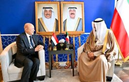 رئيس مجلس القيادة ورئيس الوزراء الكويتي يبحثان في العلاقات الثنائية والدعم المطلوب للحكومة الجديدة