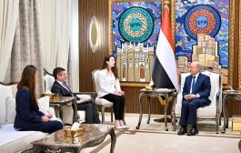 رئيس مجلس القيادة يشيد بالشراكة مع الولايات المتحدة في مجال مكافحة الارهاب وردع مليشيات ايران في المنطقة