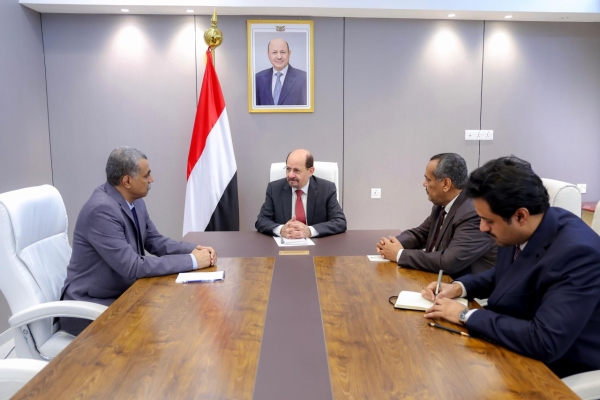 رئيس الوزراء يؤكد أولوية الحكومة لمكافحة الفساد وحماية المال العام