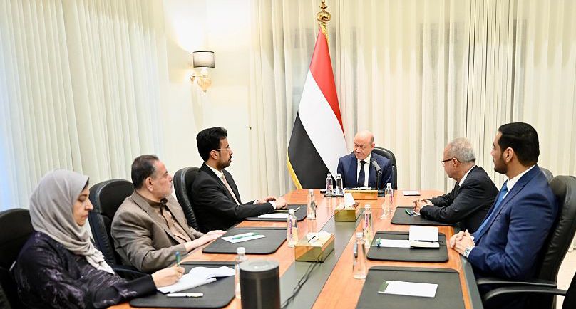 رئيس مجلس القيادة: المليشيات الحوثية حولت مناطق سيطرتها الى أسوأ مكان للعيش على وجه الارض