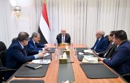 رئيس مجلس القيادة يؤكد دور القضاء في معركة استعادة مؤسسات الدولة ومكافحة الإرهاب وحماية حقوق الضحايا