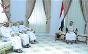 مخاوف حوثية تدفع الجماعة لإعادة تقييم علاقتها مع سلطنة عُمان