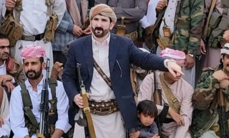 بقيادة محافظ صنعاء.. وساطة قبلية تنهي المواجهات بين آل حتيك وآل راشد منيف وتعيد الهدوء إلى الخط الدولي في مأرب