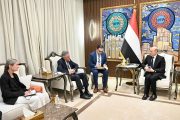 رئيس مجلس القيادة: دفاع اليمن عن باب المندب هو دفاع عن امن الممرات العالمية والإمدادات المنقذة للحياة
