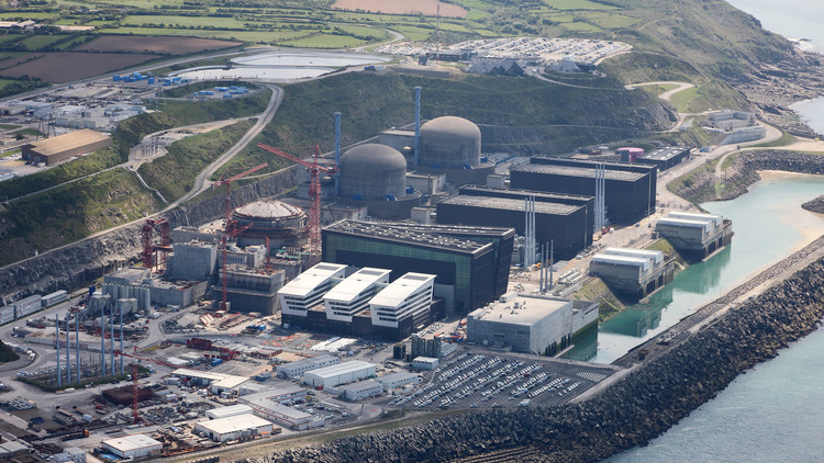 رويترز: أنباء عن إصابات جراء انفجار في مفاعل نووي شمالي فرنسا