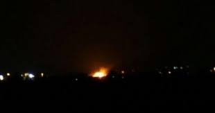 انفجارات قرب مطار دمشق وترجيحات غارة إسرائيلية