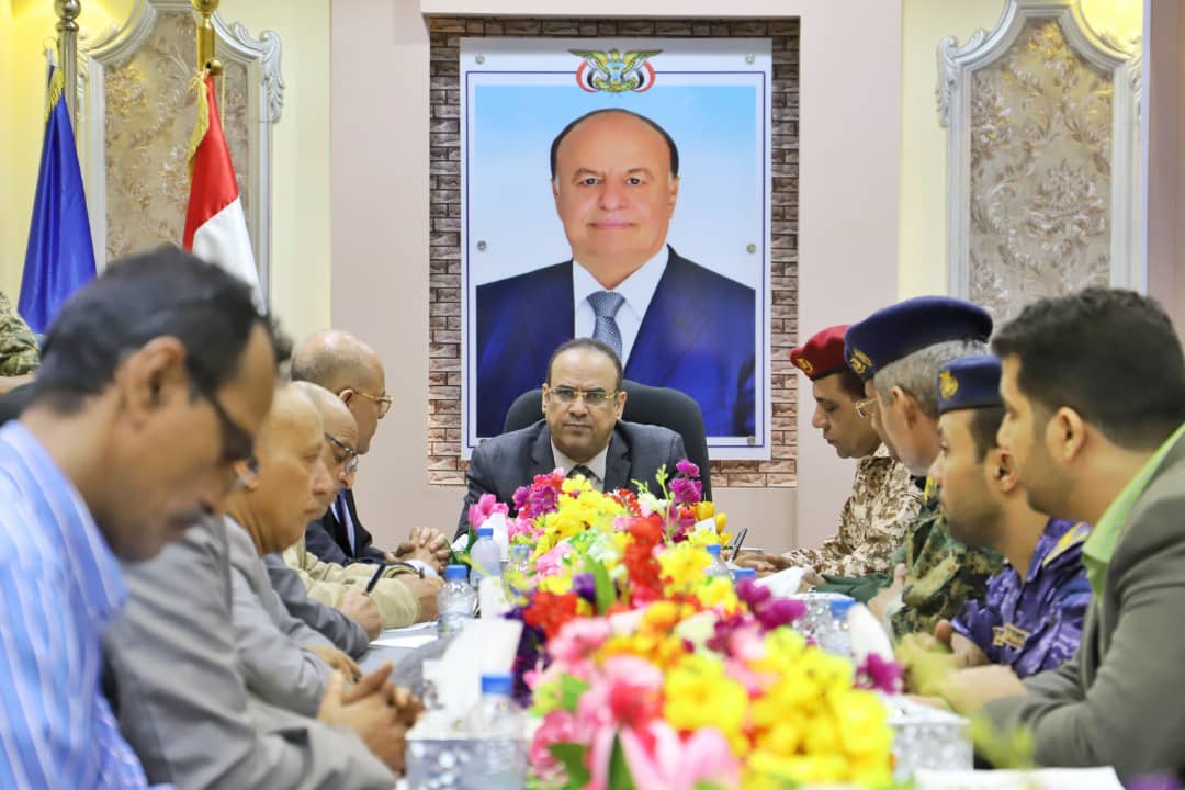 نائب رئيس الوزراء وزير الداخلية يترأس إجتماعاً موسعاً بقيادة تعز المحلية والأمنية والعسكرية