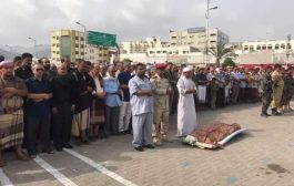 عدن: مئات المواطنين يشيعون جثمان المناضل الوطني علي صالح عباد
