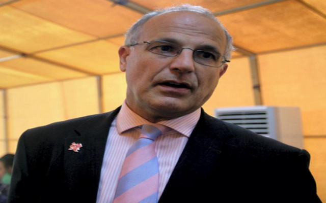 السفير البريطاني: يمنيون يرون الحرب هي الحل الوحيد لبلادهم