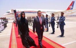 رئيس  وزراء الحكومة الشرعية   يصل الإمارات