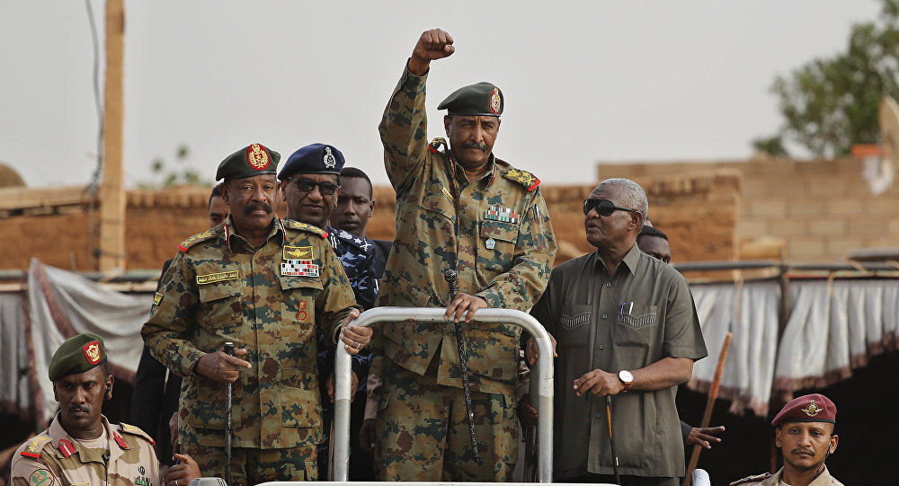 رئيس المجلس العسكري الانتقالي في السودان قواتنا باقية في اليمن