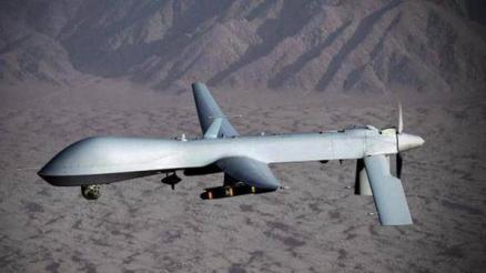 طائرة بدون طيار أمريكية تستهدف موقعاً للقاعدة وسط اليمن..!