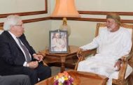 سلطنة عمان تناقش جهود السلام مع المبعوث الأممي إلى اليمن