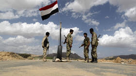 اشتباكات عنيفة بين قوات الحكومة اليمنية وقوات الحزام الأمني في مدينة احور بابين