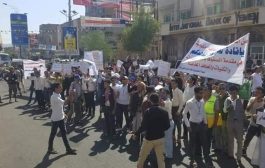 مسيرة طلابية تطالب محور تعز بإخلاء المعهد التقني من الثكنات العسكرية