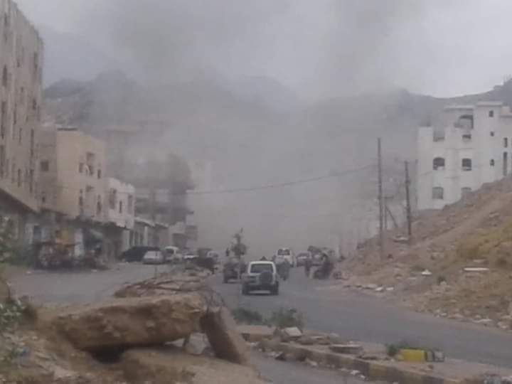 عاجل : اشتباكات عنيفة شرق محافظة تعز والمليشيات تقصف الأحياء السكنية في المدينة
