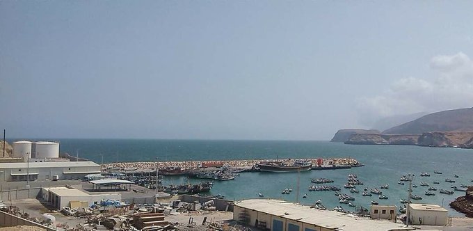 مصادر تكشف حقيقة الانفجار الذي وقع في ميناء نشطون