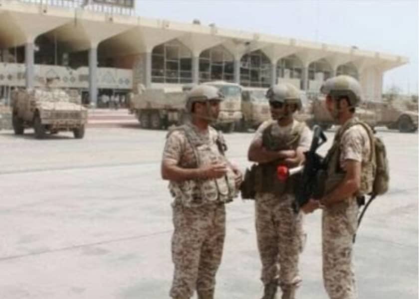 طائرة عسكرية سعودية تنقل دفعة جديدة من المجندين الى مطار  عدن الدولي