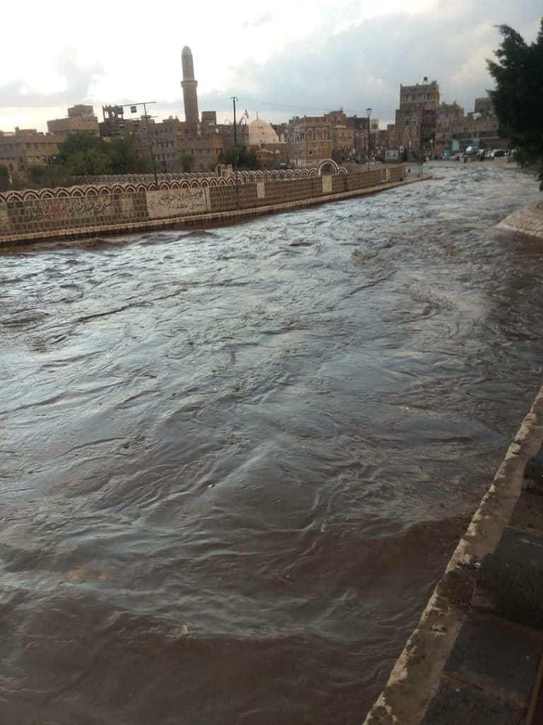أمطار غزيرة لليوم الثاني على التوالي في صنعاء والأرصاد يحذر