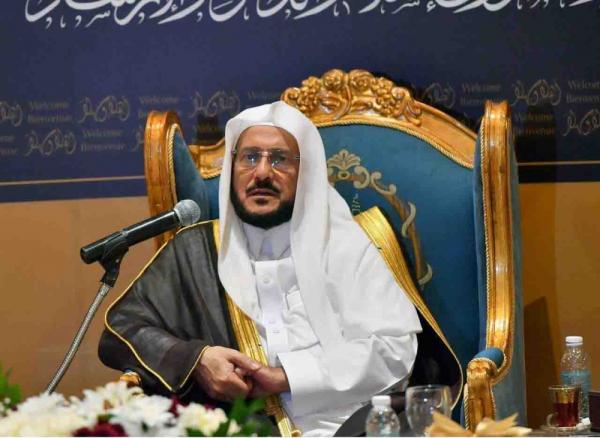 وزير سعودي  يهاجم الإخوان ويتهمهم بسرقة  الأموال