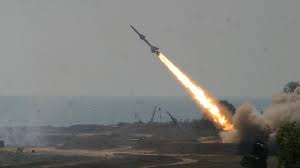 الدفاعات الجوية تعترض صاروخ باليستي جديد على مدينة مأرب