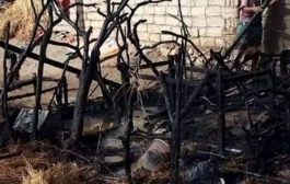 مليشيا الحوثي تحرق منزل مواطن في مدينة حيس جنوب الحديدة