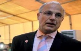 سفير بريطانيا يشدد على اهمية الحل السياسي في اليمن